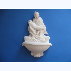 Kropielnica wisząca do domu z alabastru-Matka Boska trzymająca na kolanach Jezusa Pieta